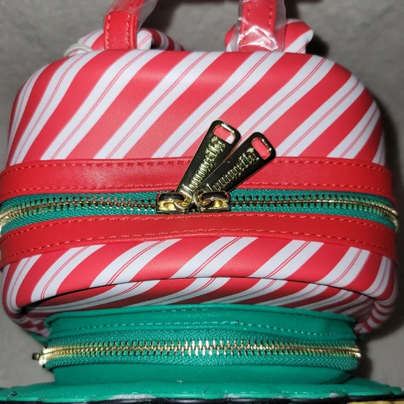 NWT Loungefly Sanrio Exclusive Pompompurin Santa Hat Light Up Backpack - Picture 3 of 11